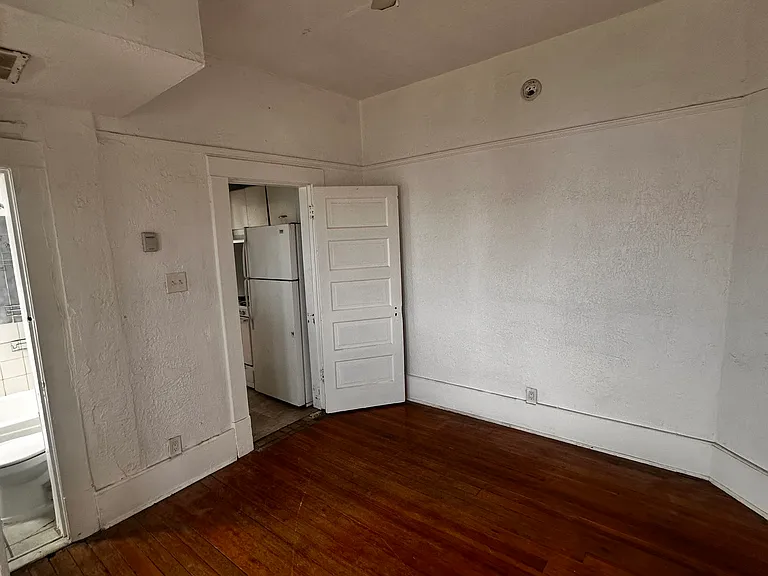 700 Mundy Dr — Photo 5