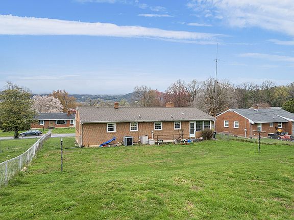 4th image of 2629 Lindenwood Dr