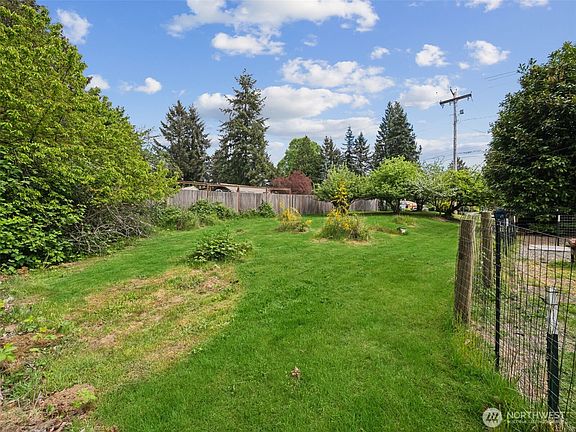 4th image of 1213 Boulevard Road NE