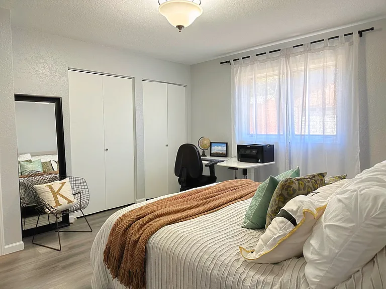 2209 Crestview Dr — Photo 35