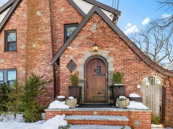92 Winchester Rd, Arlington, MA 02474