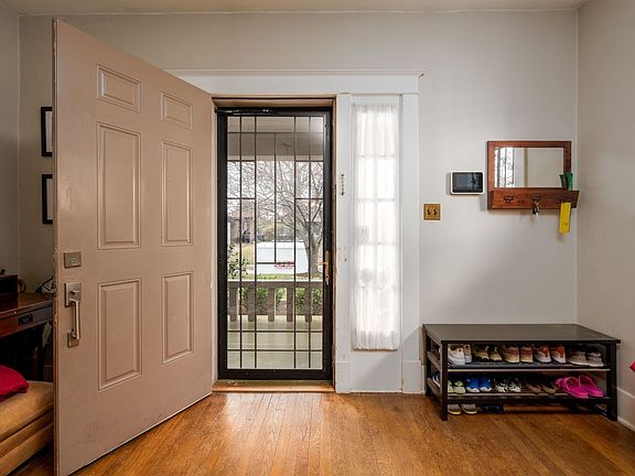 4th image of 454 N Willett St