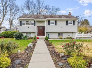 318 Warren St, West Babylon, NY 11704