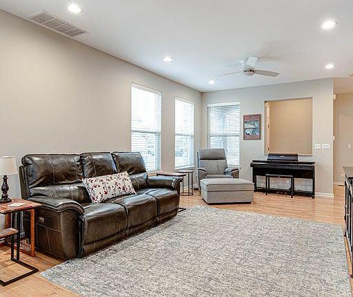 5th image of 1824 Crenshaw Cir