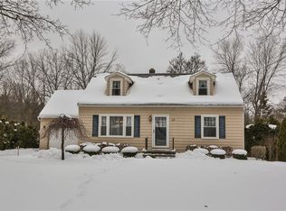 12 Ridgefield Dr, Churchville, NY 14428