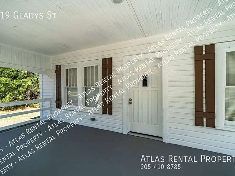 419 Gladys St — Photo 4