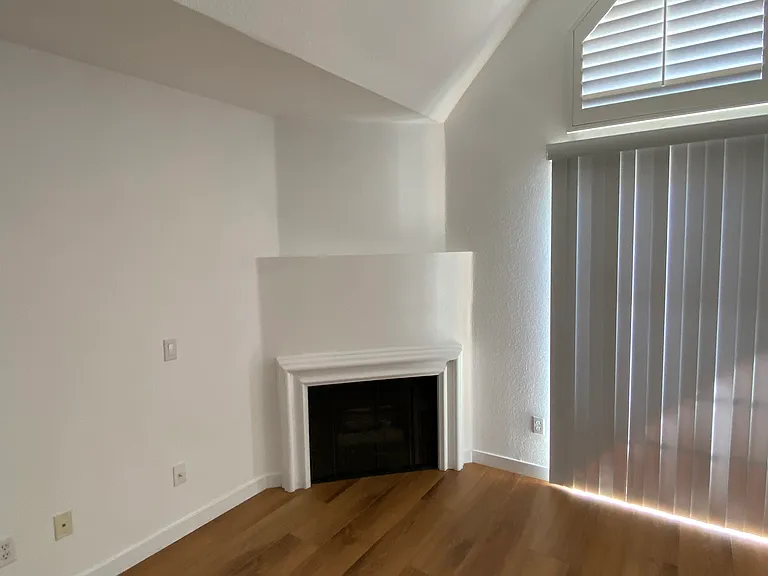 11225 La Maida St #2 — Photo 4