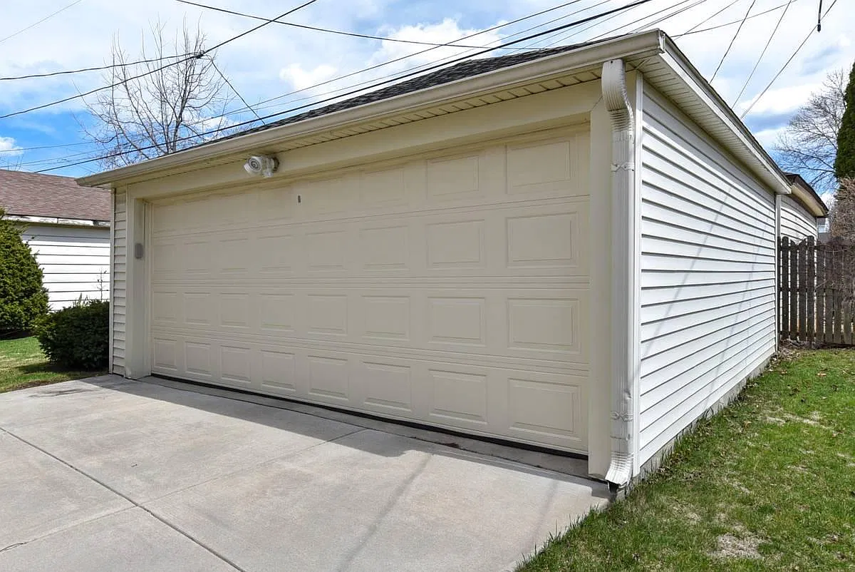2 bed, $2,395 — Photo 4