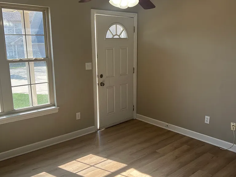 1320 E Brown School Rd — Photo 3