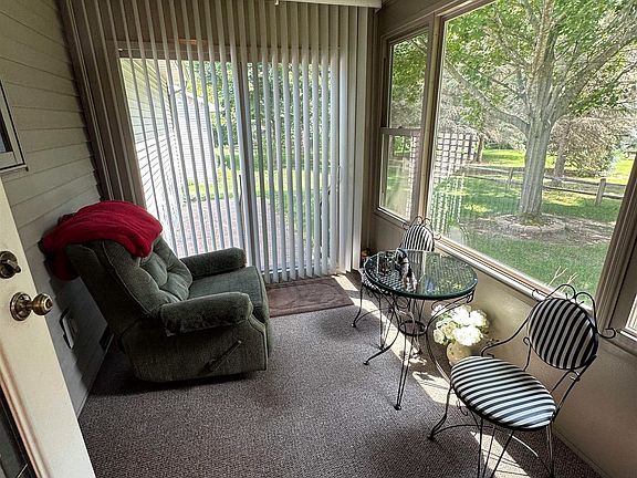 3rd image of 617 Kemp Ct