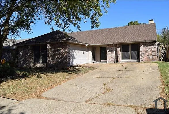 512 Rosewood Ln