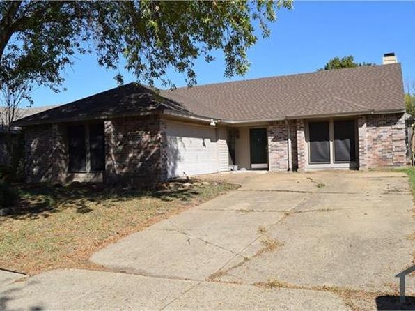 512 Rosewood Ln