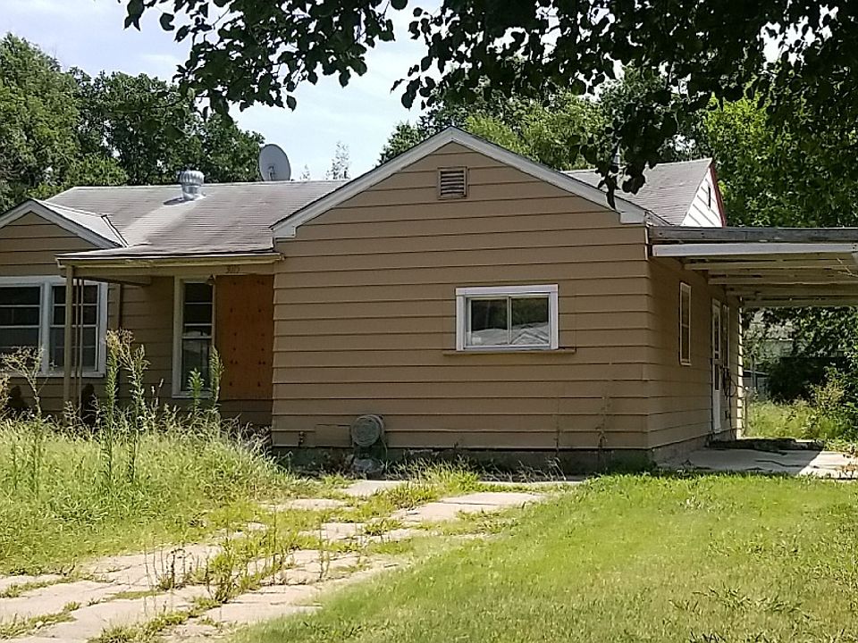 2nd image of 3015 E Range Rd