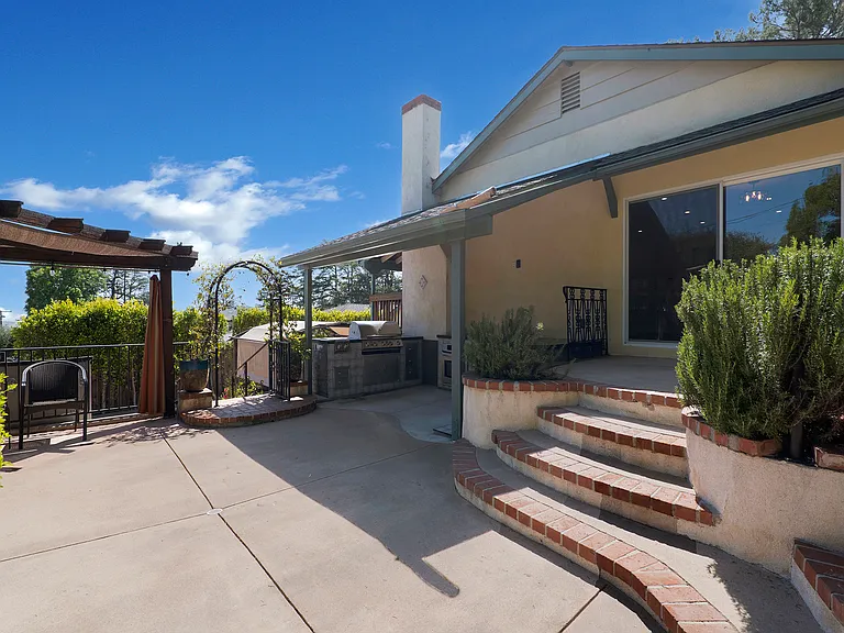 2254 Cross St — Photo 25