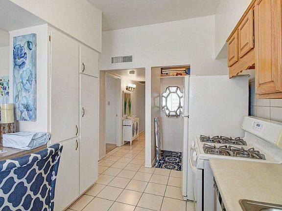 2nd image of 10464 W Oakmont Dr