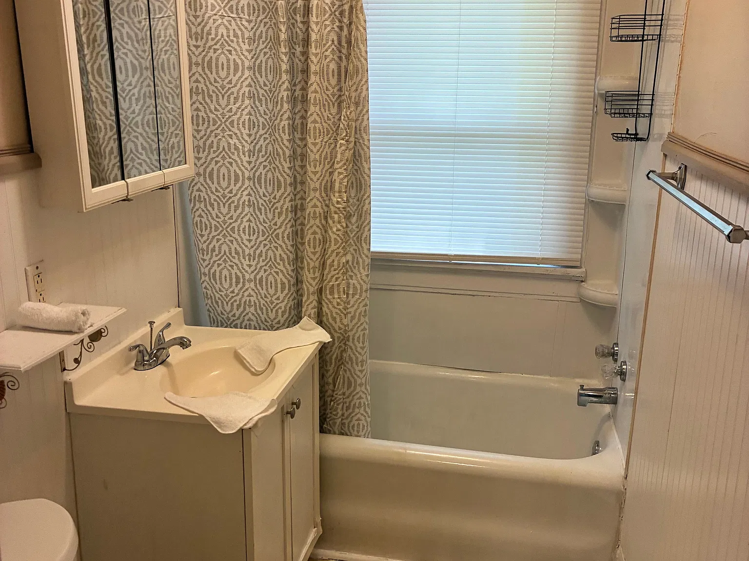 1934 Catalpa Drive - 1934 — Photo 4