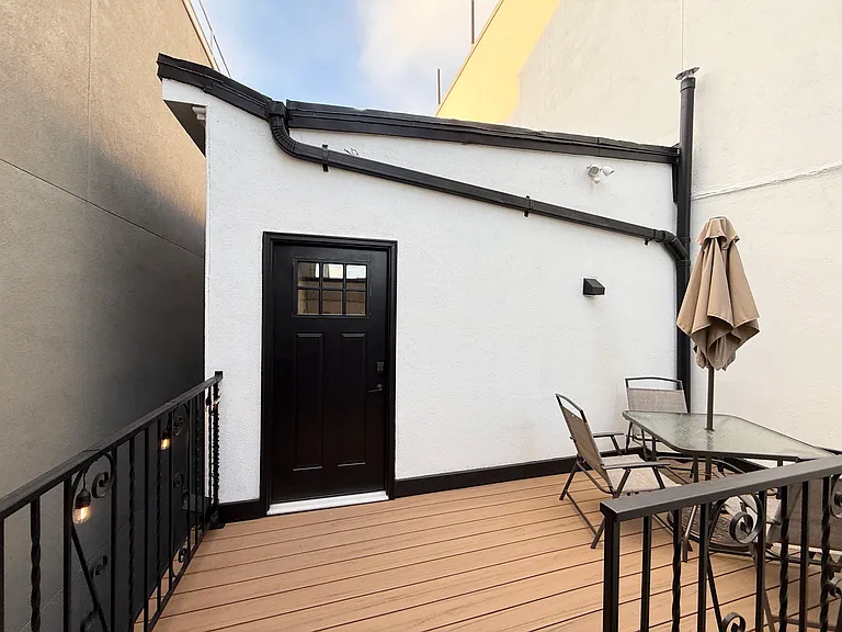 2504 E York St #2 — Photo 32