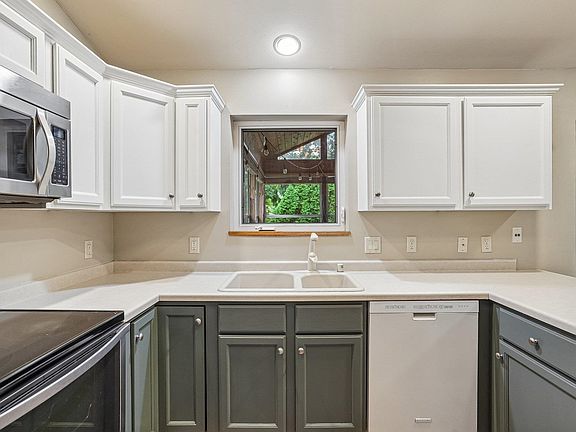 3rd image of 6249 Adobe Way