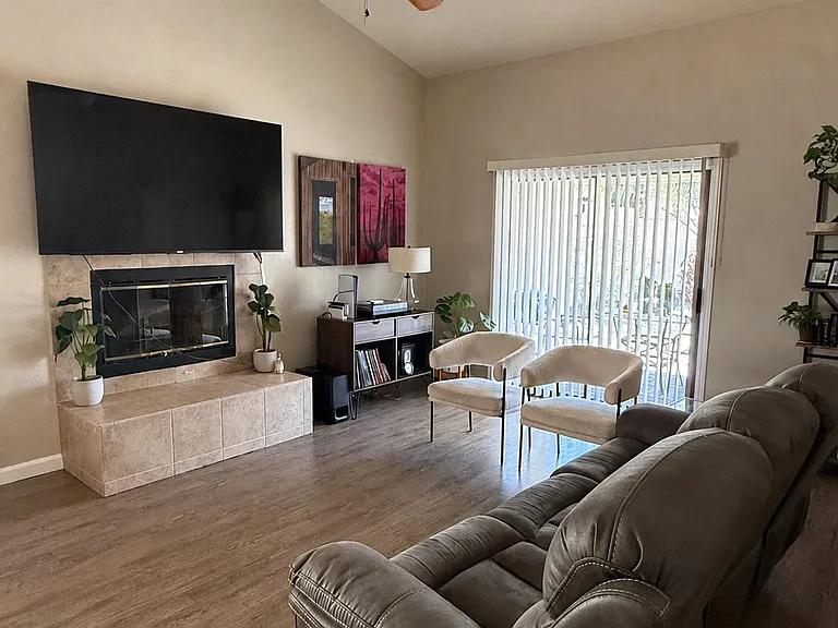 11281 E Sunnyside Dr — Photo 2
