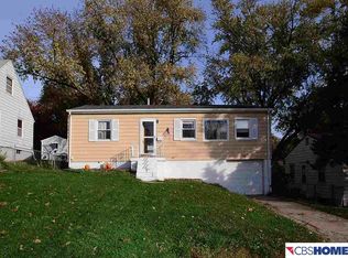 7768 Park Dr, Ralston, NE 68127