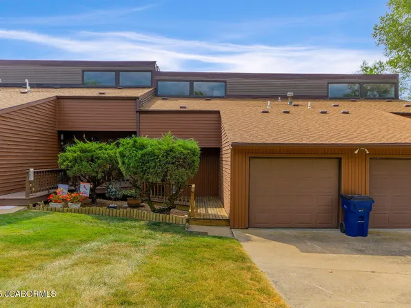 1208 Autumn Ridge Dr, Holts Summit, MO 65043