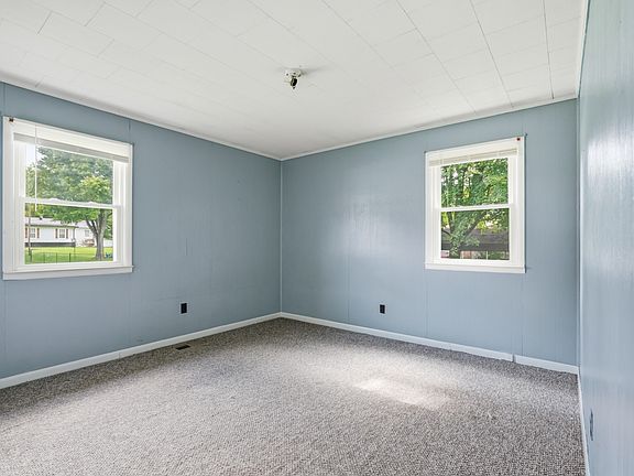 4th image of 7 Thurman Dr