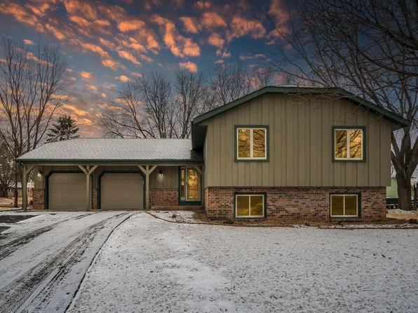 170 Northgate Ct, Chaska, MN 55318