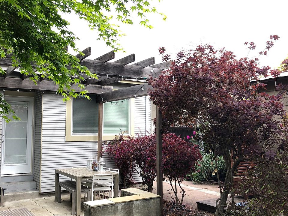 2nd image of 459 43rd St