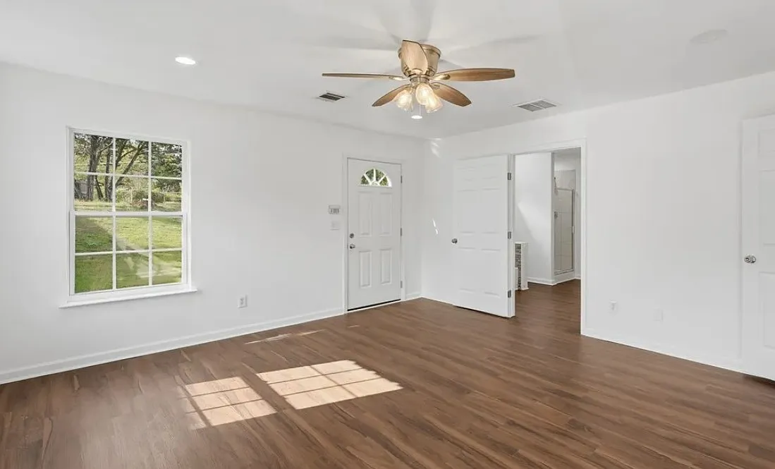 3 bed, 1672 sqft, $2,090 — Photo 2