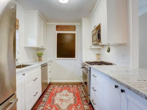 3rd image of 1305 Cliffwood Dr SE