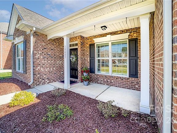 2nd image of 10403 Woodview Cir