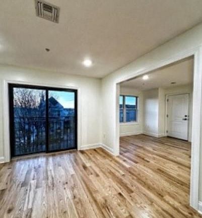 3rd image of 218 Kearny Ave #2