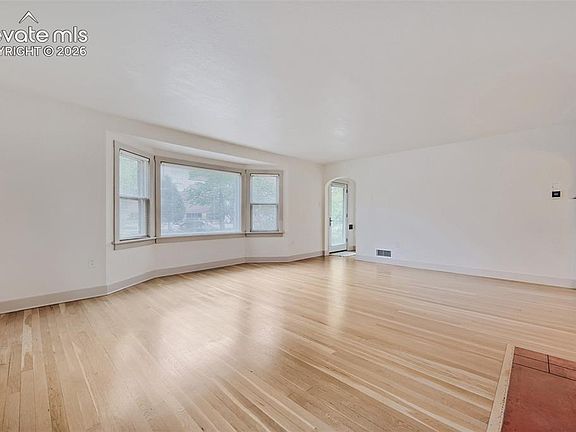 4th image of 2306 N Cascade Ave