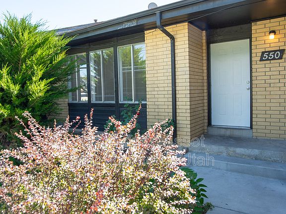2nd image of 550 E Delno Cir