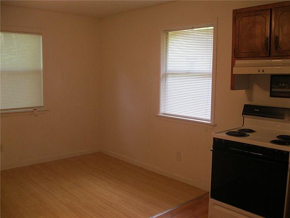 3rd image of 1520 Bella Vista Rd