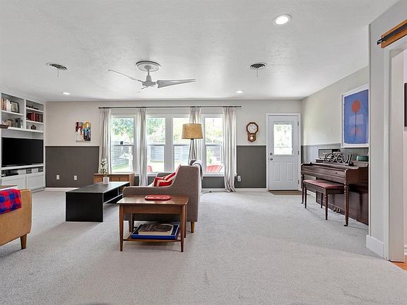 4th image of 4028 Lovell Ave