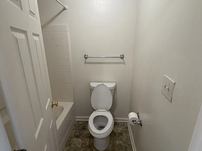 21100 Santa Barbara Dr #D — Photo 13