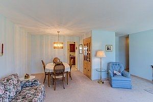 3rd image of 507 W Walnut Ave