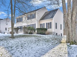 30 Crest Ave, Narragansett, RI 02882