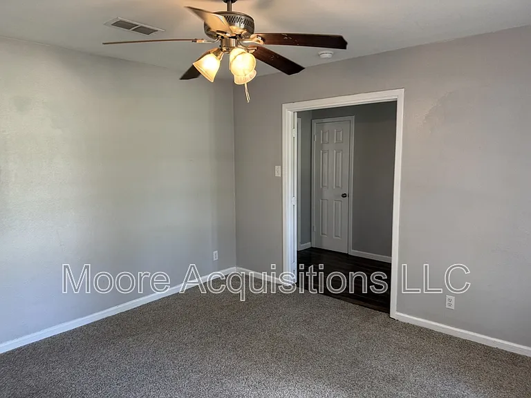 1833 Skyline Dr — Photo 4