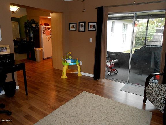 4th image of 1585 Yorktown Ave