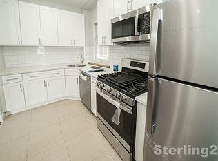 22-20 38th St #3, Astoria, NY 11105