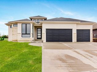11141 S Violet St, Olathe, KS 66061
