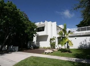 4717 N Bay Rd, Miami Beach, FL 33140