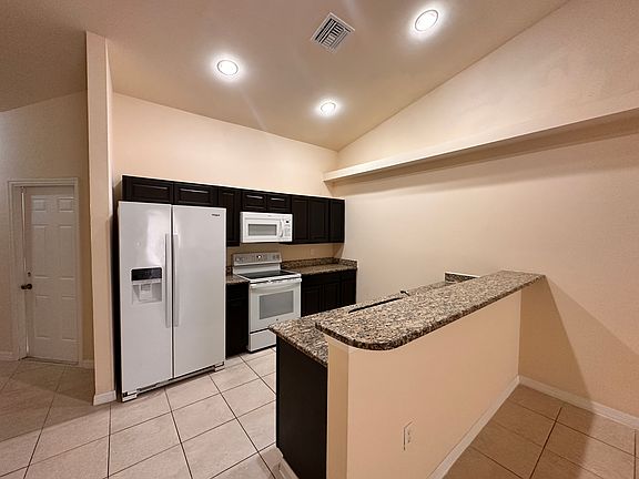 4th image of 1044 SE 11th Ter