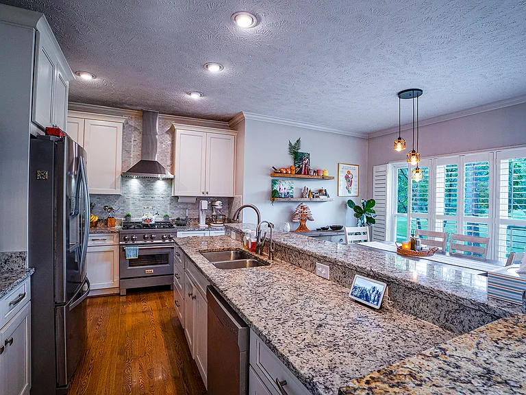 6028 Iverleigh Cir — Photo 9