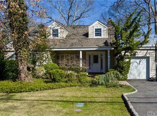 21 Alice Ave, Merrick, NY 11566