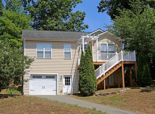 214 Barnsdale Rd, Charlottesville, VA 22911