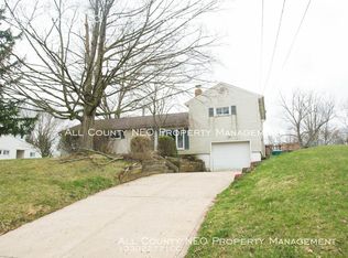 9914 Crestwood Dr, Twinsburg, OH 44087