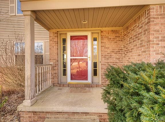 2nd image of 9817 Oxford Ct